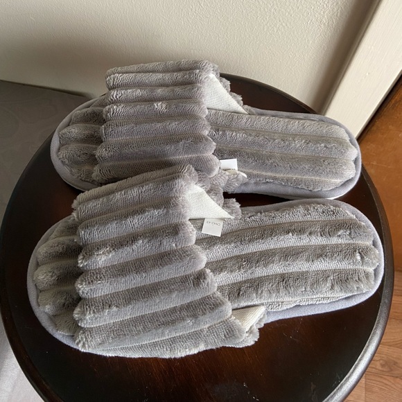 Slippers - Picture 1 of 4